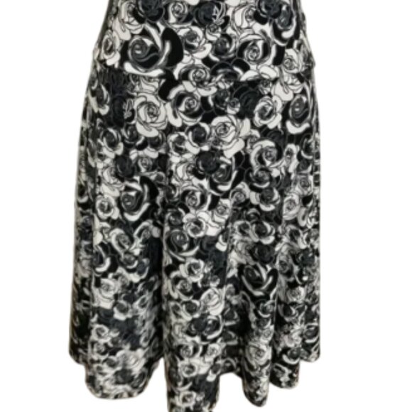 LulaRoe Azure Black And White Rose Skirt Size Medium NWT - Picture 1 of 1